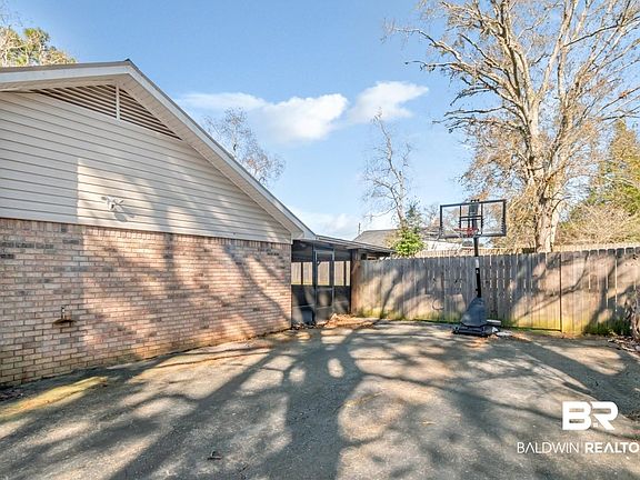 4th image of 9410 Ashwood Ct