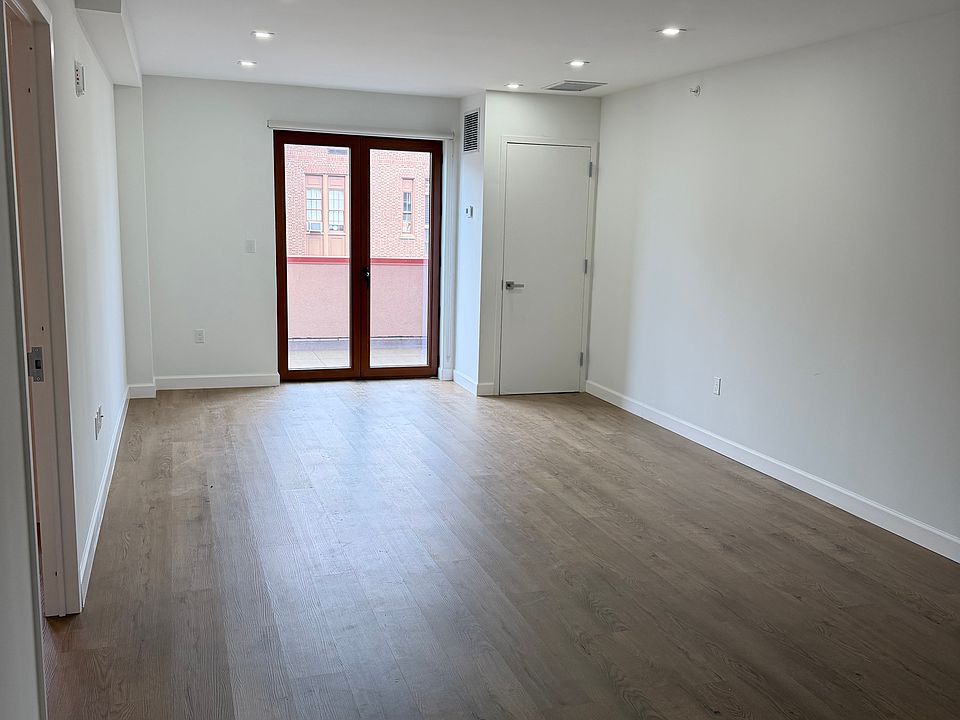 1st image of 224 Gramatan Ave #7H