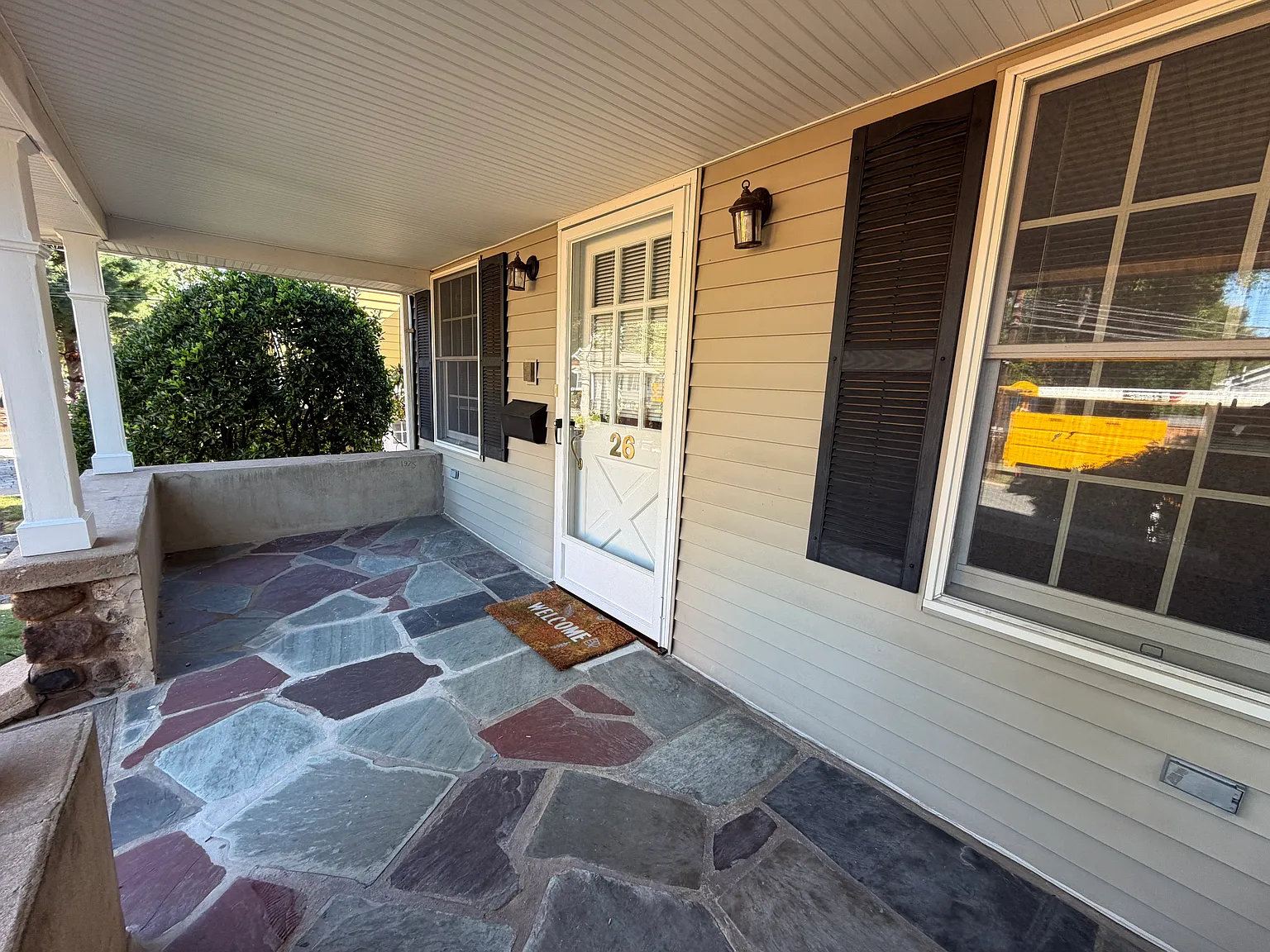 2 bed, 1.5 bath, 1392 sqft, $4,300 — Photo 2