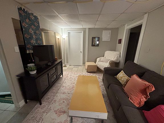 4th image of 701 W Clay St APT C