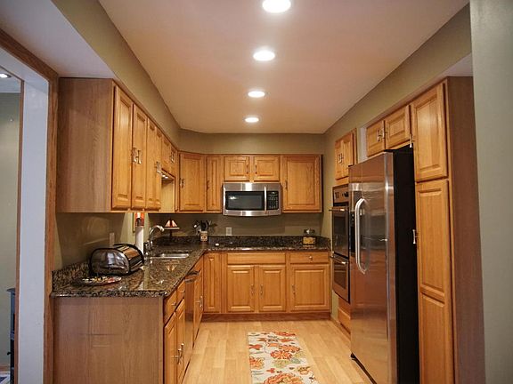 2nd image of 555 Maynard Ave NW