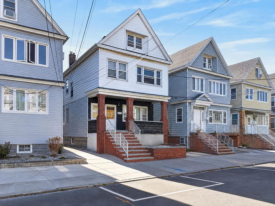 1st image of 160 W 9th St