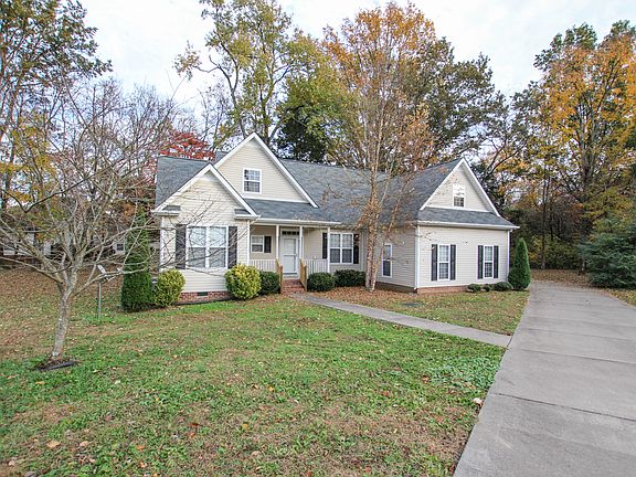 3rd image of 115 Gardenwood Ct