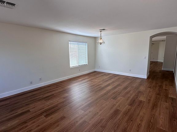 3rd image of 13109 W Clarendon Avenue