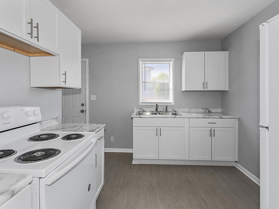 1st image of 801 E 95th St #1