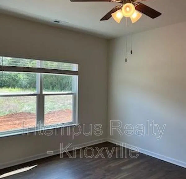1311 Hampton Place Cir — Photo 9