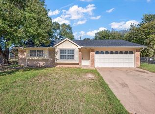 2801 Burr Oaks Cir, Bryan, TX 77802