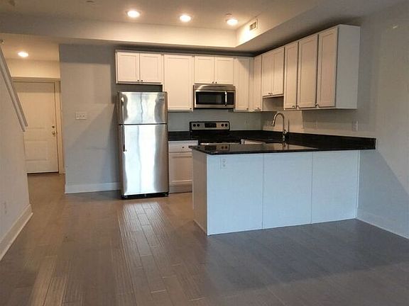 3rd image of 4114 Haverford Ave APT 4