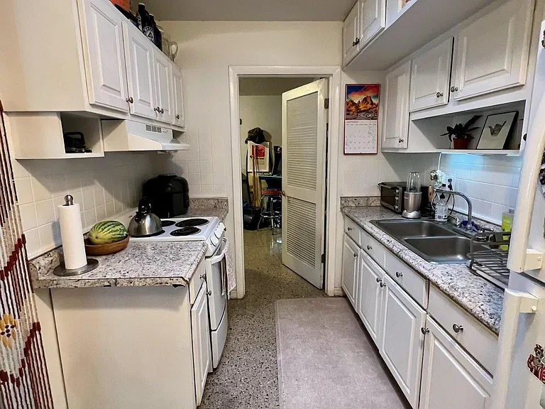 1012 E Emma St — Photo 5