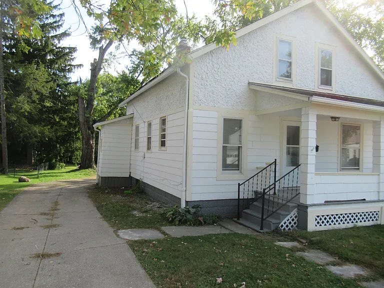 14 Elm St — Photo 2