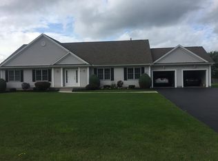 8260 Greiner Rd, Williamsville, NY 14221