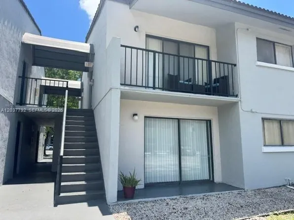 7030 NW 179th St APT 104, Hialeah, FL 33015