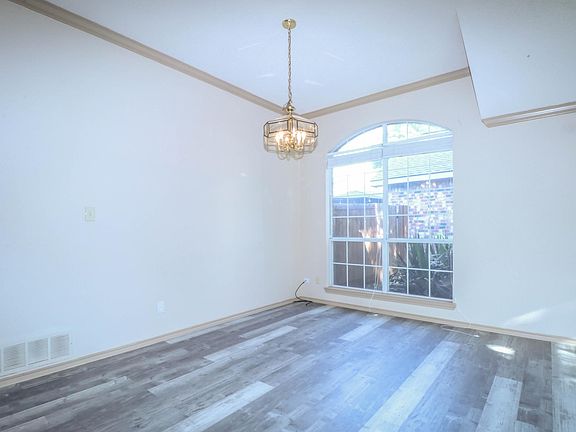 4th image of 2108 Riverplace Dr