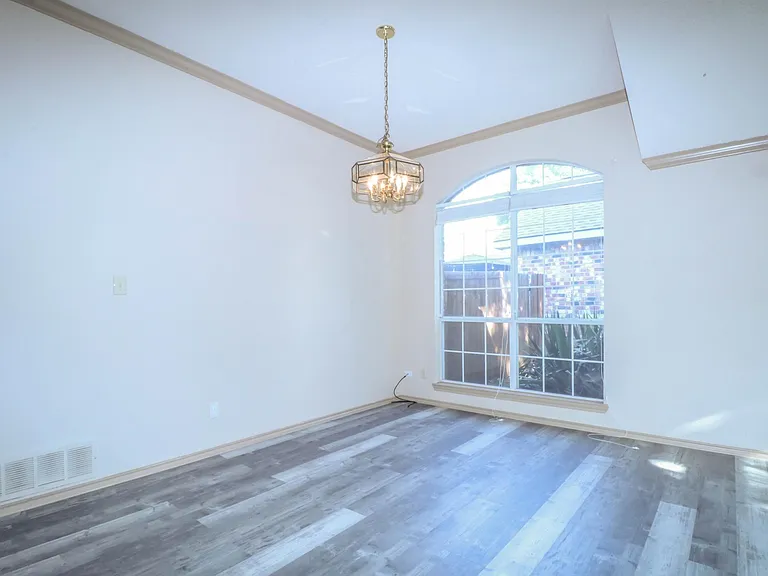 2108 Riverplace Dr — Photo 4