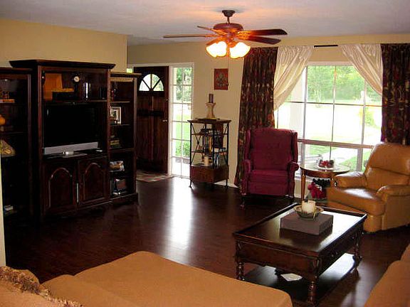 3rd image of 2931 Laramie Cir