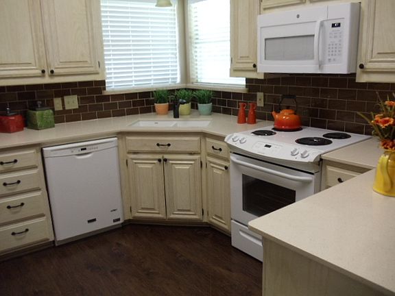 4th image of 1035 Roundrock Dr