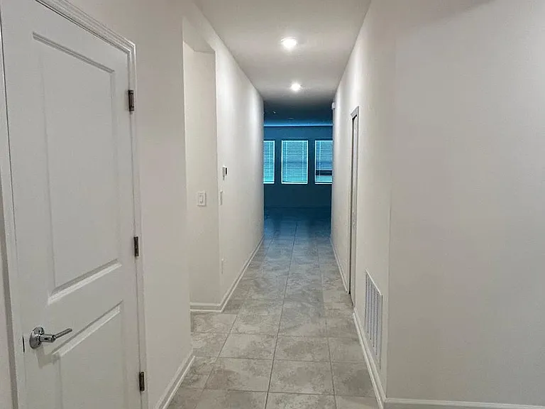 913 Laurel View Way — Photo 4