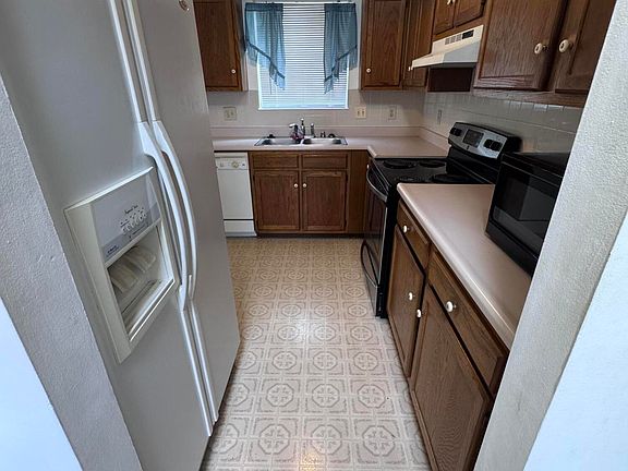 5th image of 9913 Cobblestone Blvd