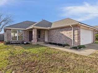 1021 Silver Spur Ln, Fort Worth, TX 76179