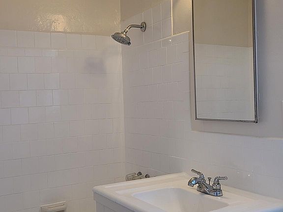 5th image of 925 N Garfield Ave #11