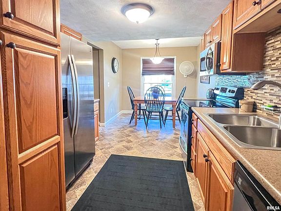 4th image of 4616 Warren St #7