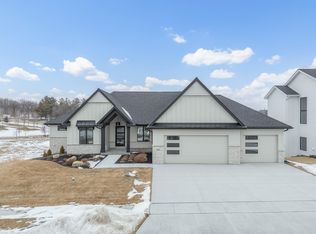 2665 Timber Oaks Rd SW, Rochester, MN 55902