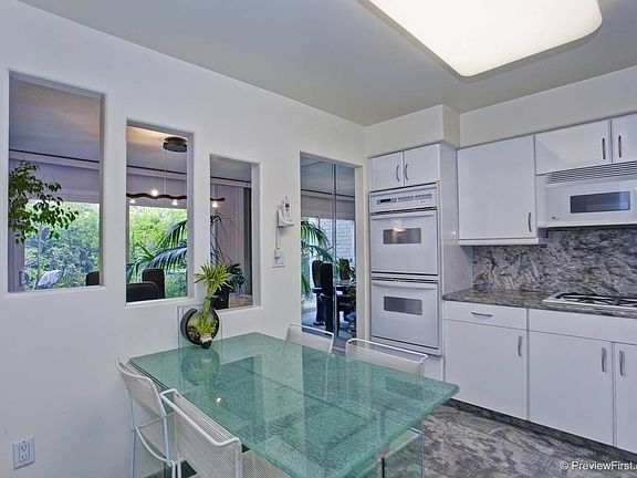 Kitchen with Breakfast nook