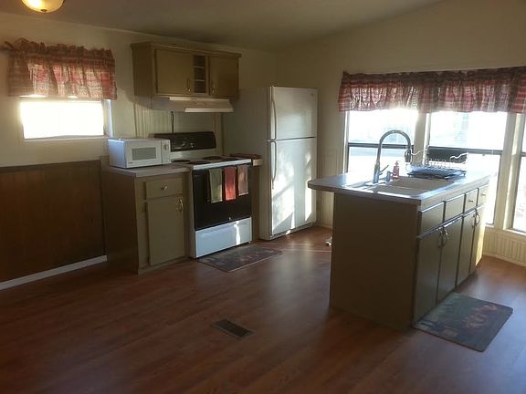 Very large Kitchen with lots of storage