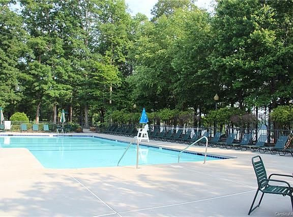 3rd image of 1902 Mountain Park Dr