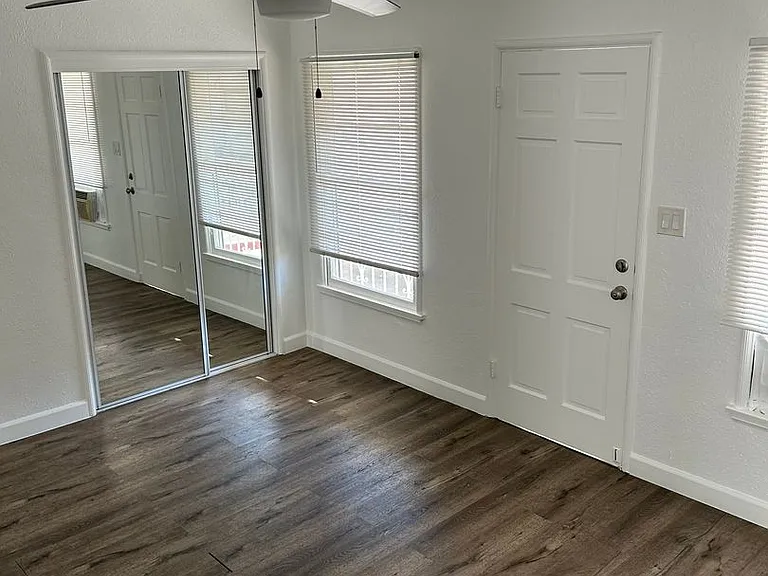 Evans Apartments — Photo 20