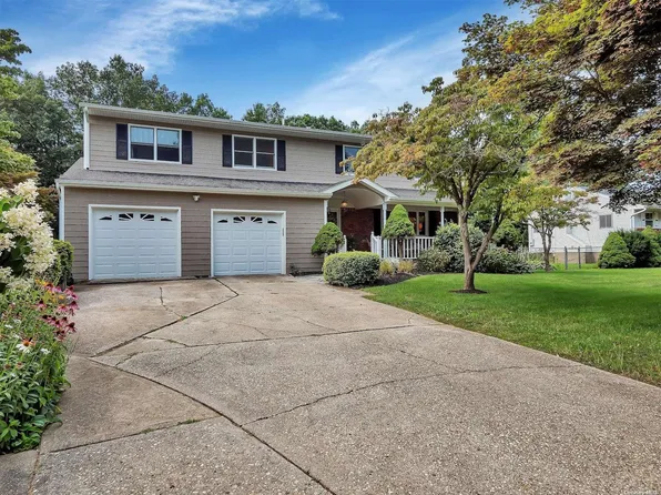 16 Metcale Lane, East Northport, NY 11731