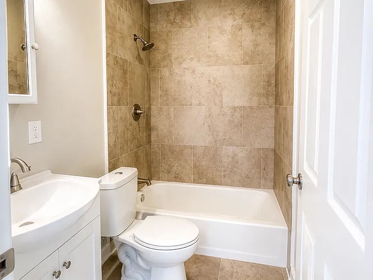 610 Tyler St — Photo 6