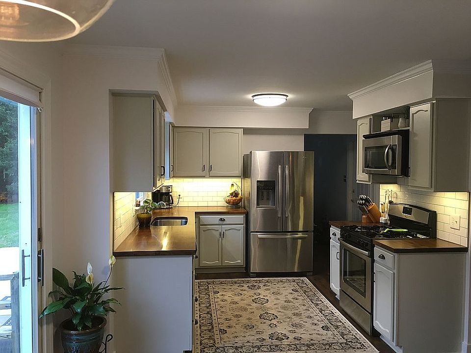 2nd image of 64 Stratton Cir