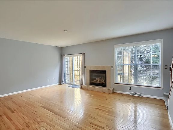 4th image of 10566 Cherry Grove Ct