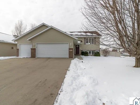 612 Saint Andrews Dr, Mankato, MN 56001