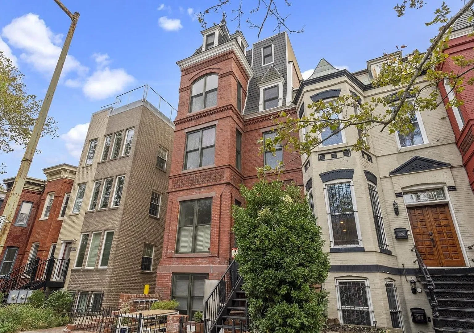 Stunning 3-bedroom, 2.5-bath two-level penthouse with den in historic Shaw, featuring soaring cei... — Photo 1
