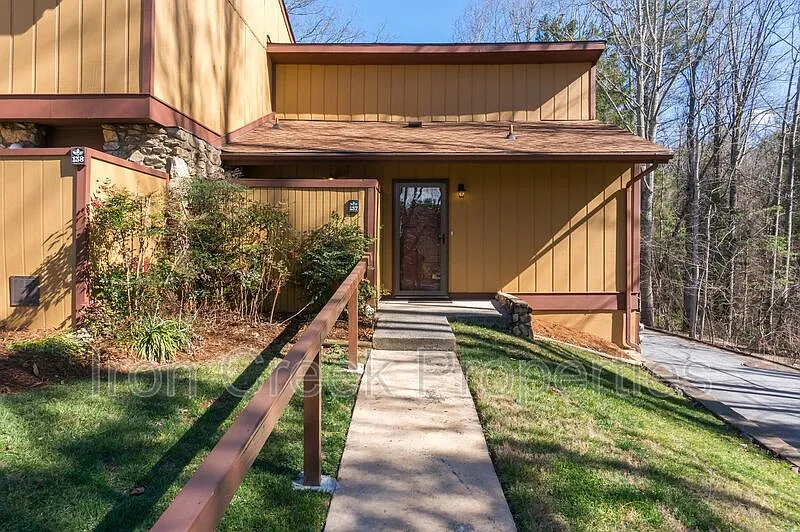 1 bed, 1.0 bath, 768 sqft, $1,350 — Photo 2