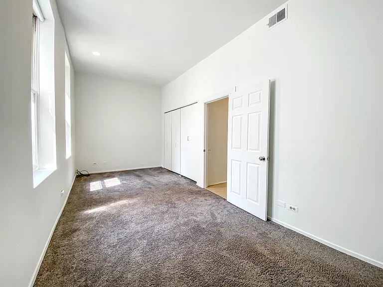 311 W Chicago Ave #3 — Photo 11