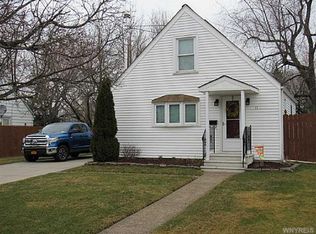 11 Elm Rd, Amherst, NY 14226