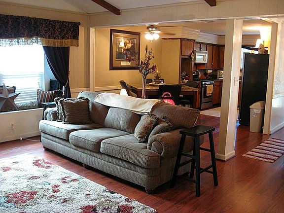 Light and bright Open Living/Dining/ Kitchen and Entry way.