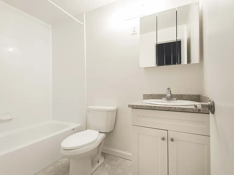 Midtown Apartments — Photo 9