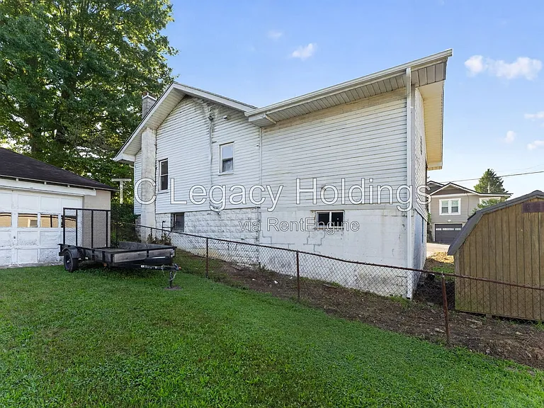 200 Reeves Ave — Photo 4