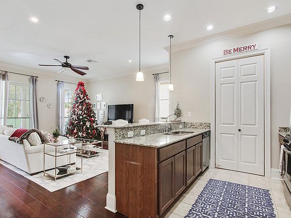 3rd image of 5624 Catina St