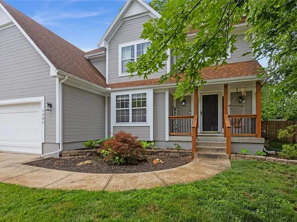 1202 Rayce Dr, Greenwood, MO 64034