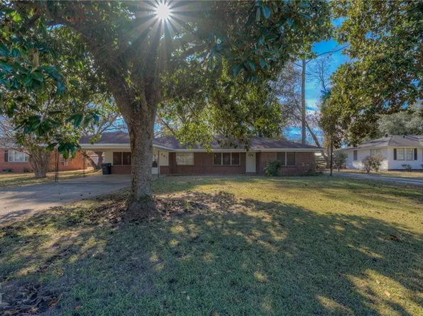 701 Saint Maurice Ln, Natchitoches, LA 71457