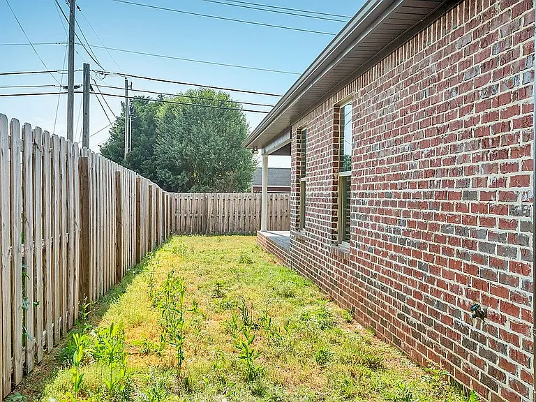 100 Kamarie Ln — Photo 20