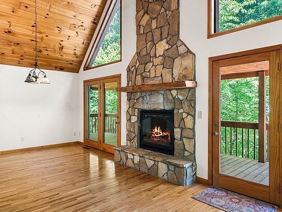 3rd image of 977 Tarheel Dr W