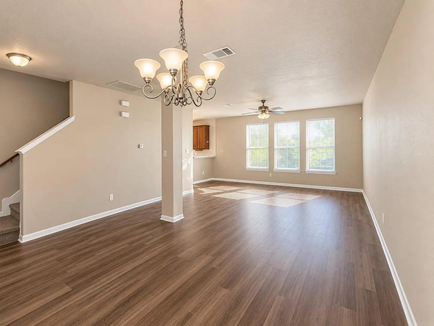 4 bed, 2.5 bath, 2277 sqft, $2,100 — Photo 2