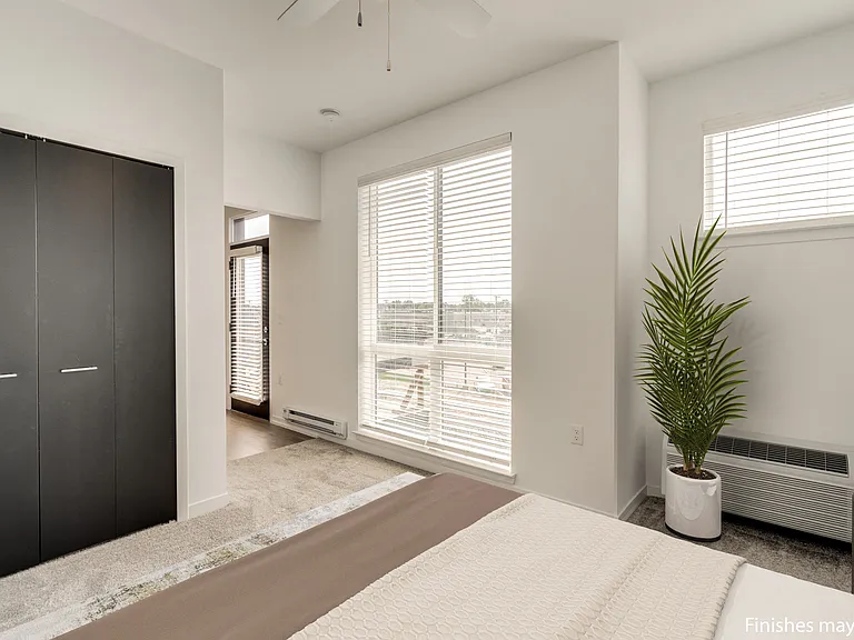 Uptown Square Apartments — Photo 15