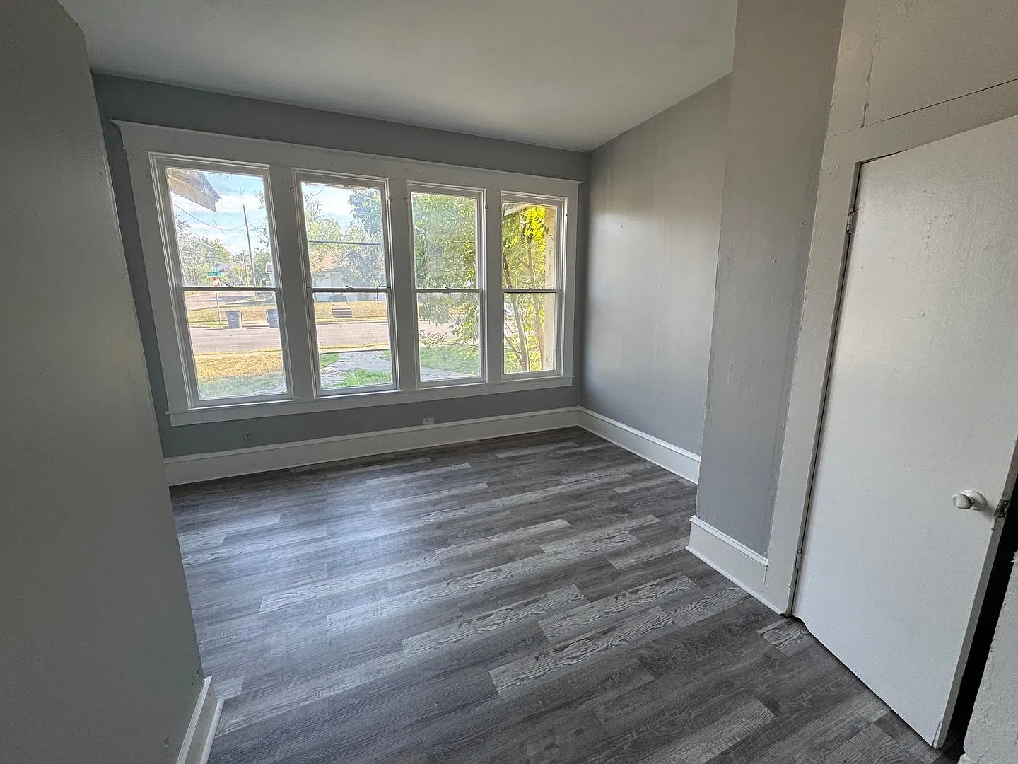 One Bedroom Corner Lot — Photo 3